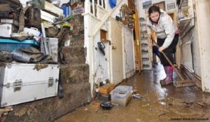 Tips membersihkan rumah pasca banjir